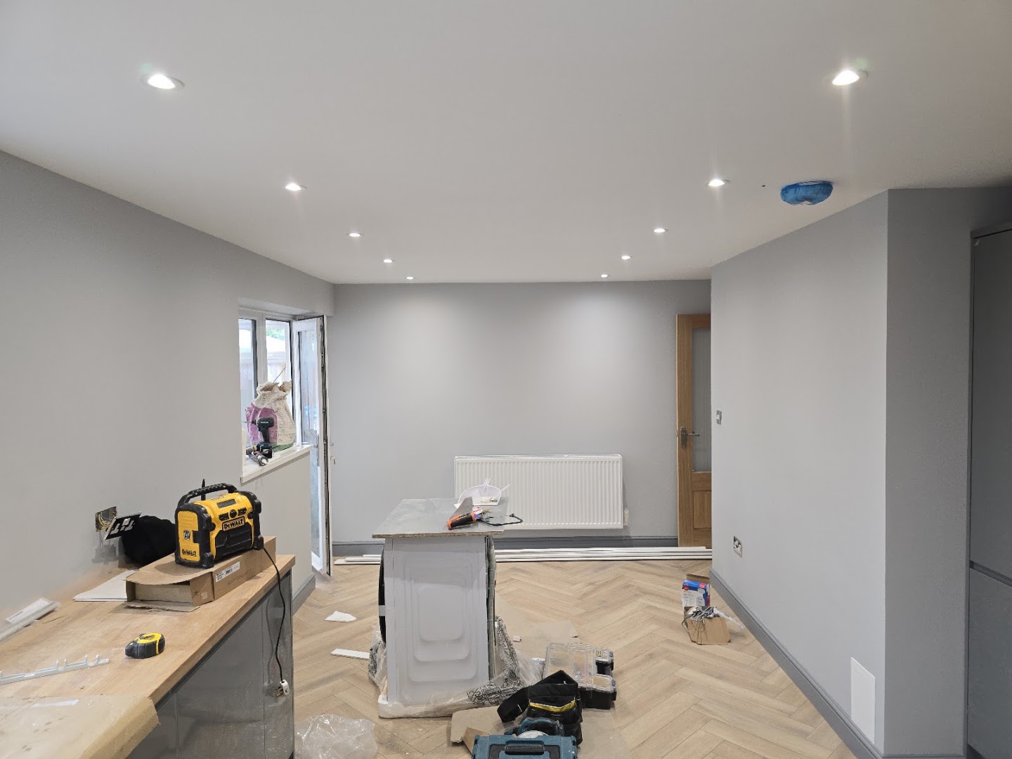 Llew Evans Painter Decorator — Photos 1