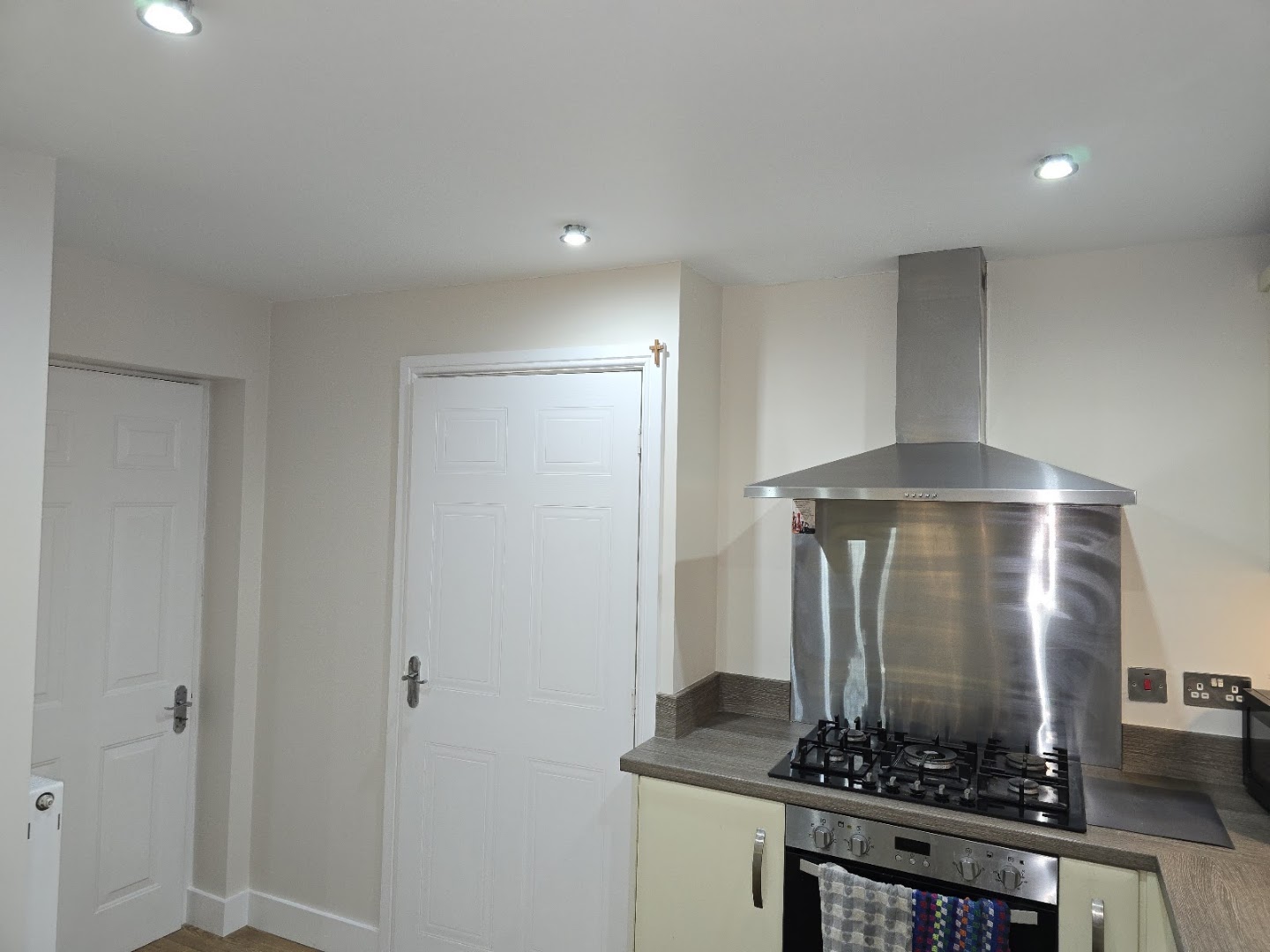 Llew Evans Painter Decorator — Photos 9